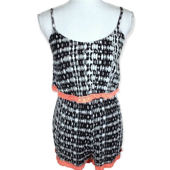 MAURICES BLACK, WHITE, CORAL ROMPER SZ.S EUC - Picture 1 of 8